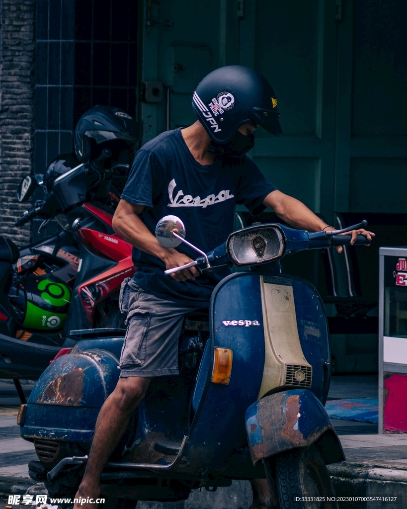 摩托车