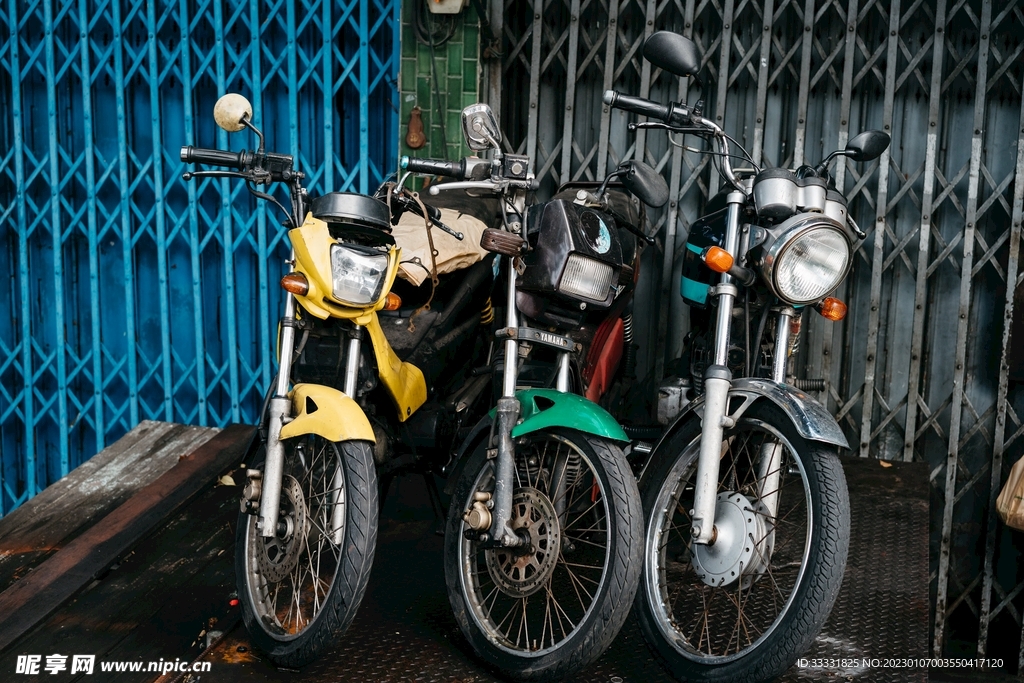 摩托车