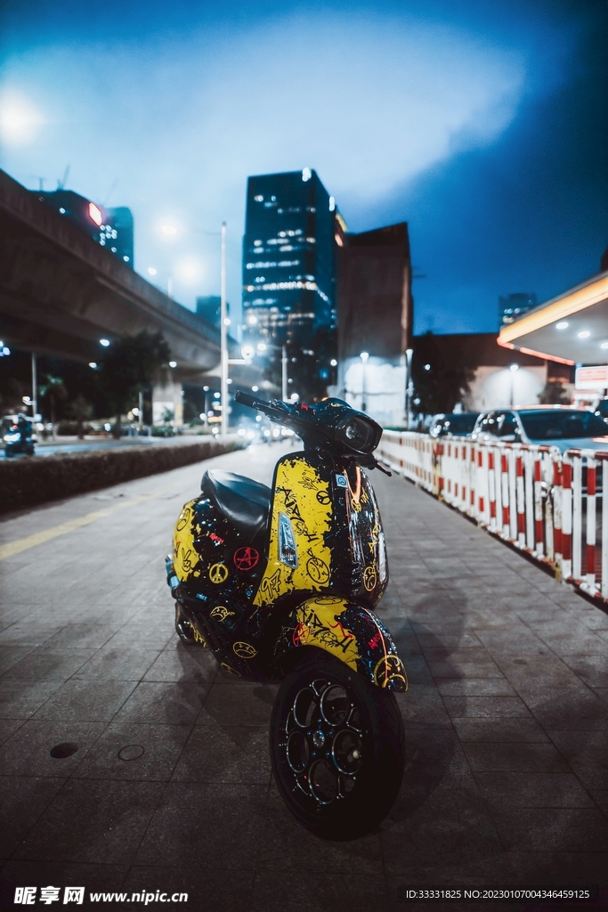 摩托车