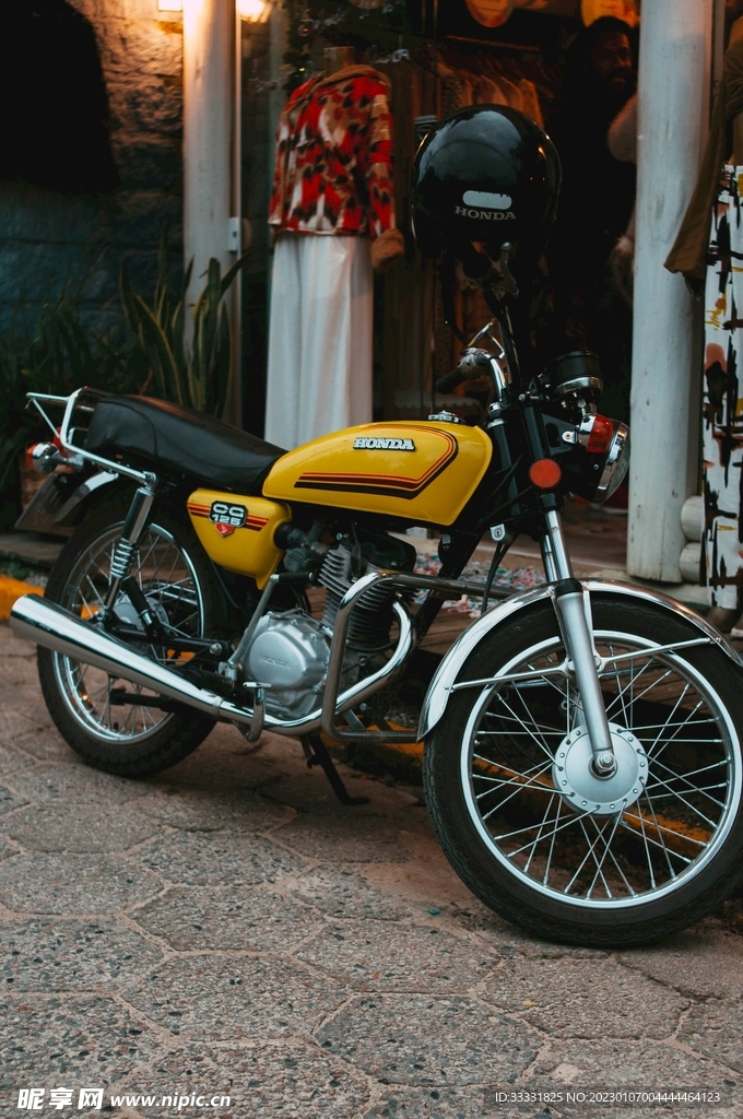 摩托车