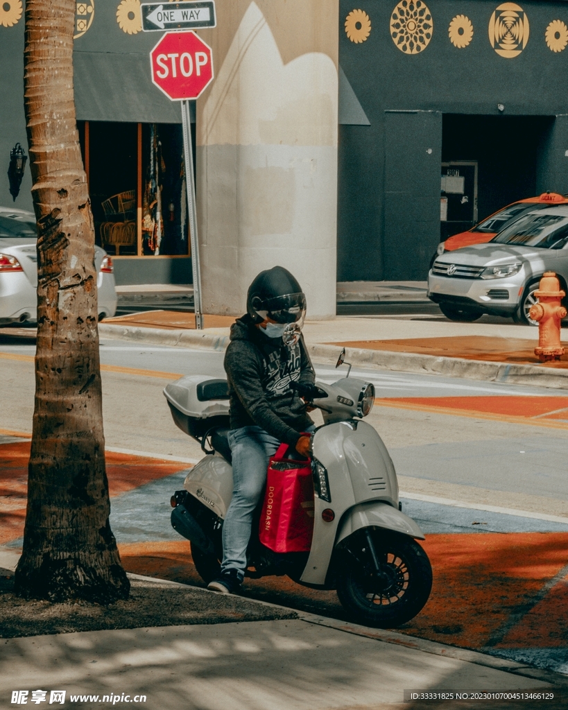 摩托车