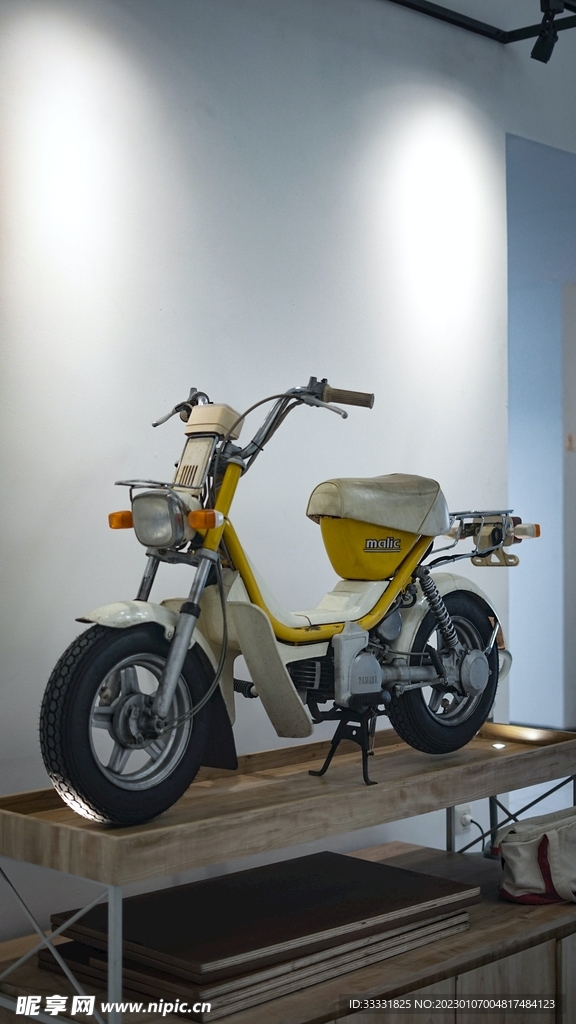 摩托车