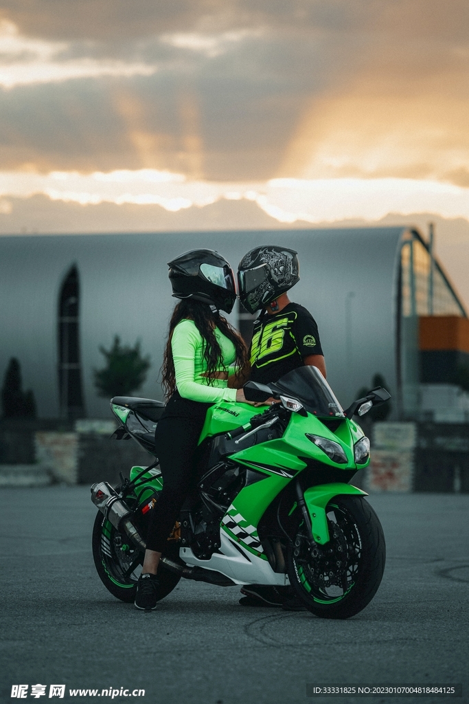 摩托车