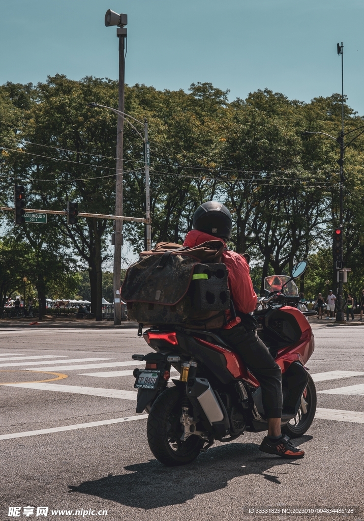 摩托车