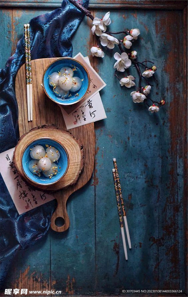 蓝色碗和汤圆