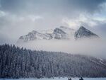 露易丝湖的雪山