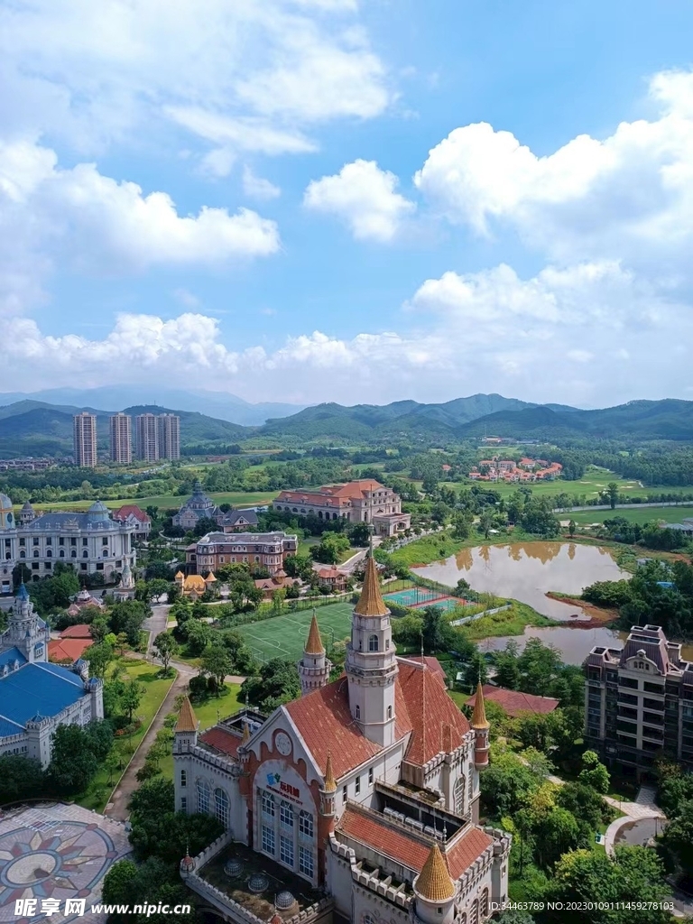 恒大世纪梦幻城蓝天白云全景