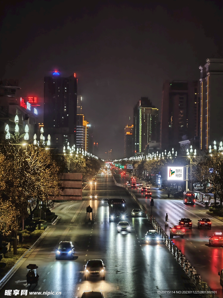 夜晚车流