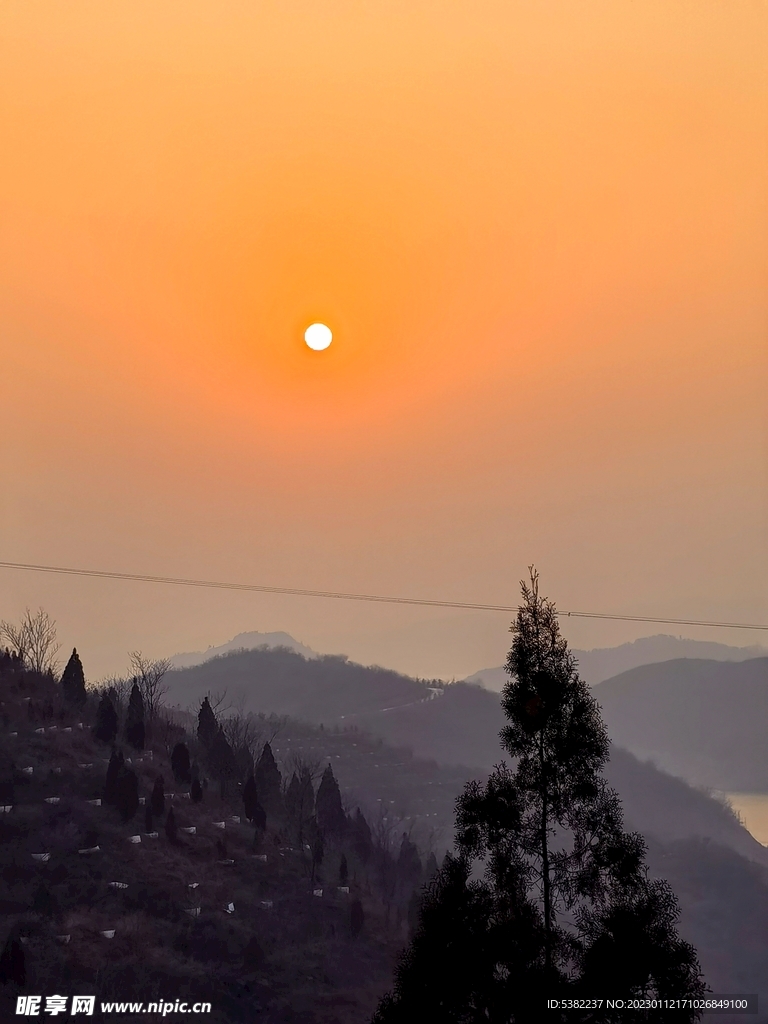 黄河小浪底山上落日出