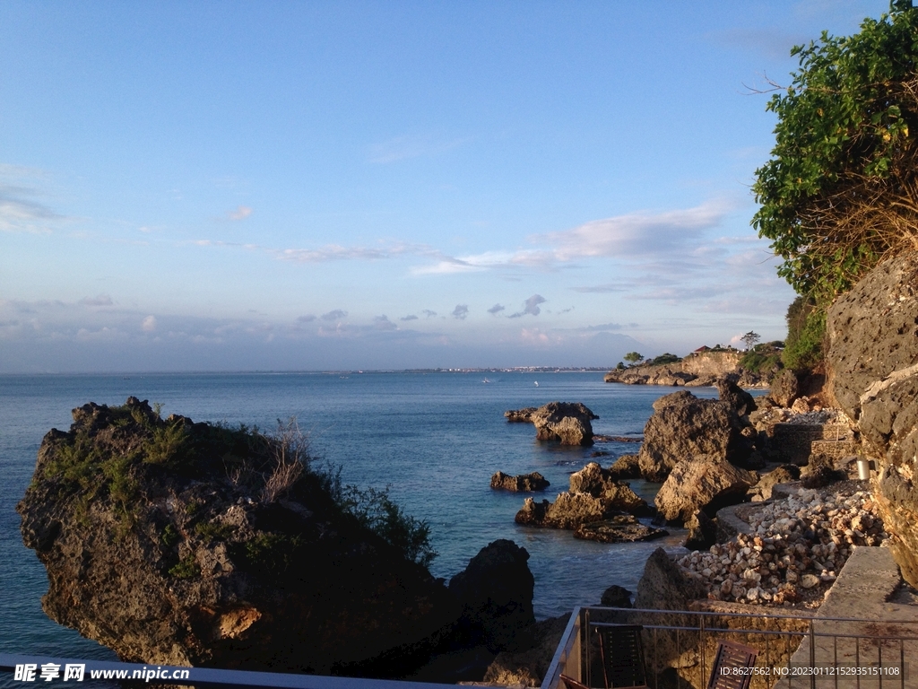 巴厘岛海边悬崖风光