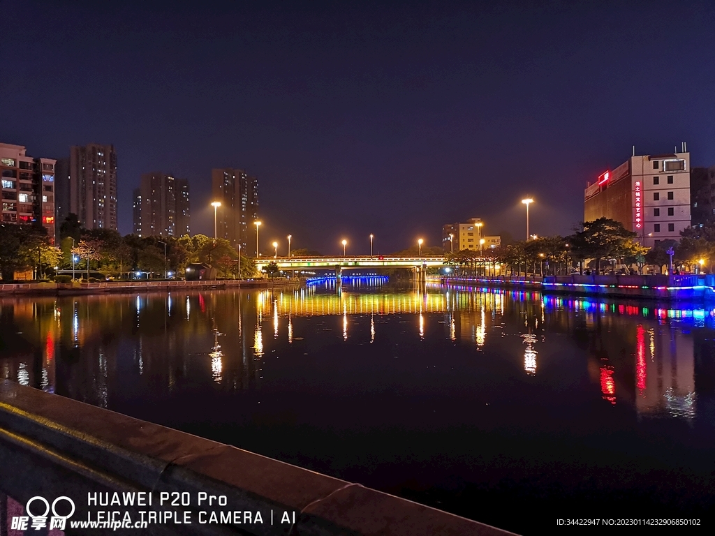 河畔夜景