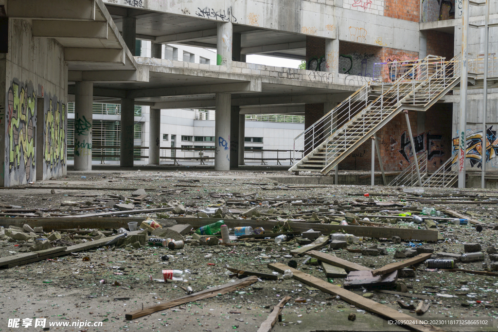 废弃建筑