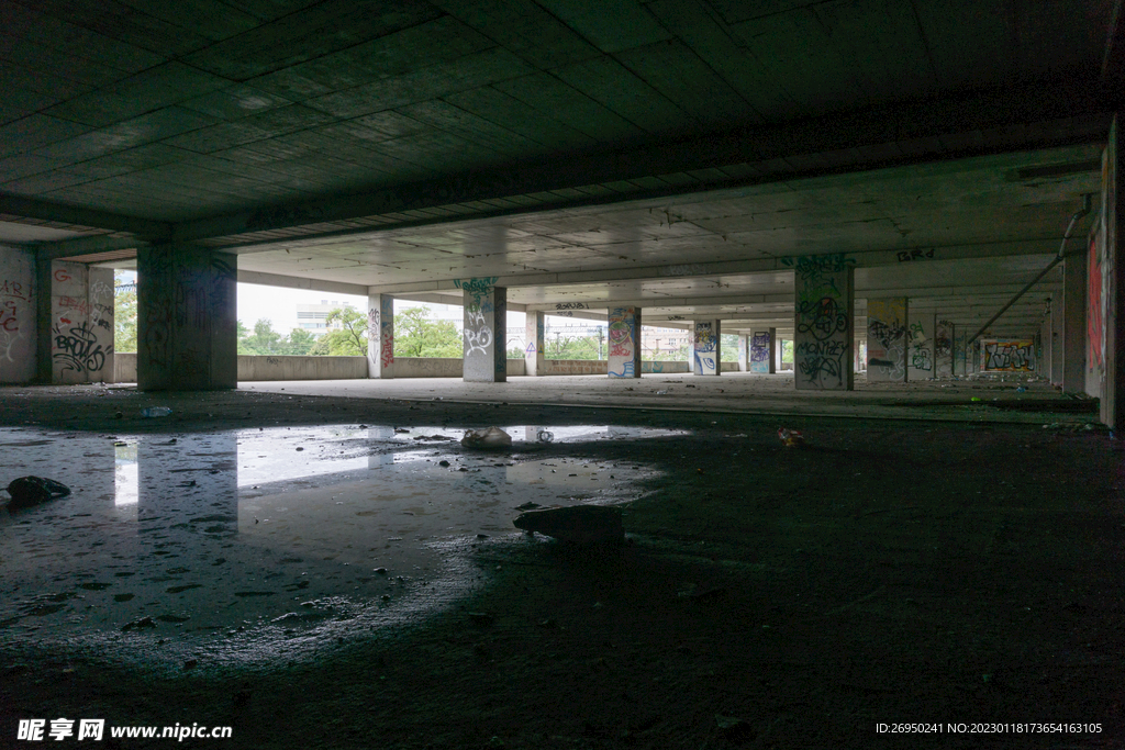 废弃建筑