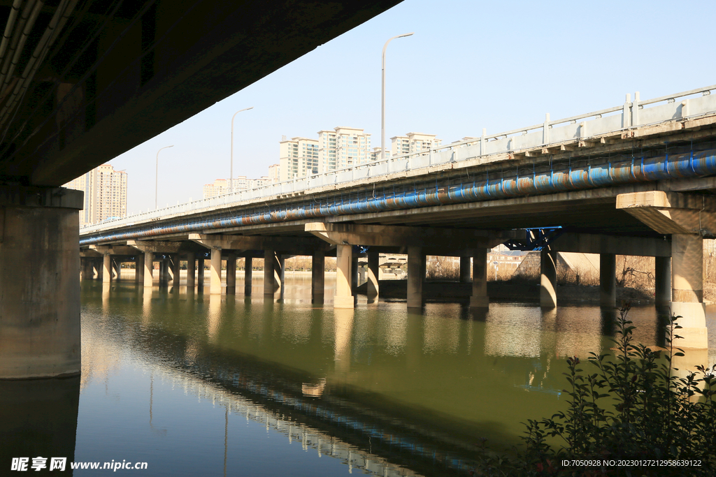 跨河大桥