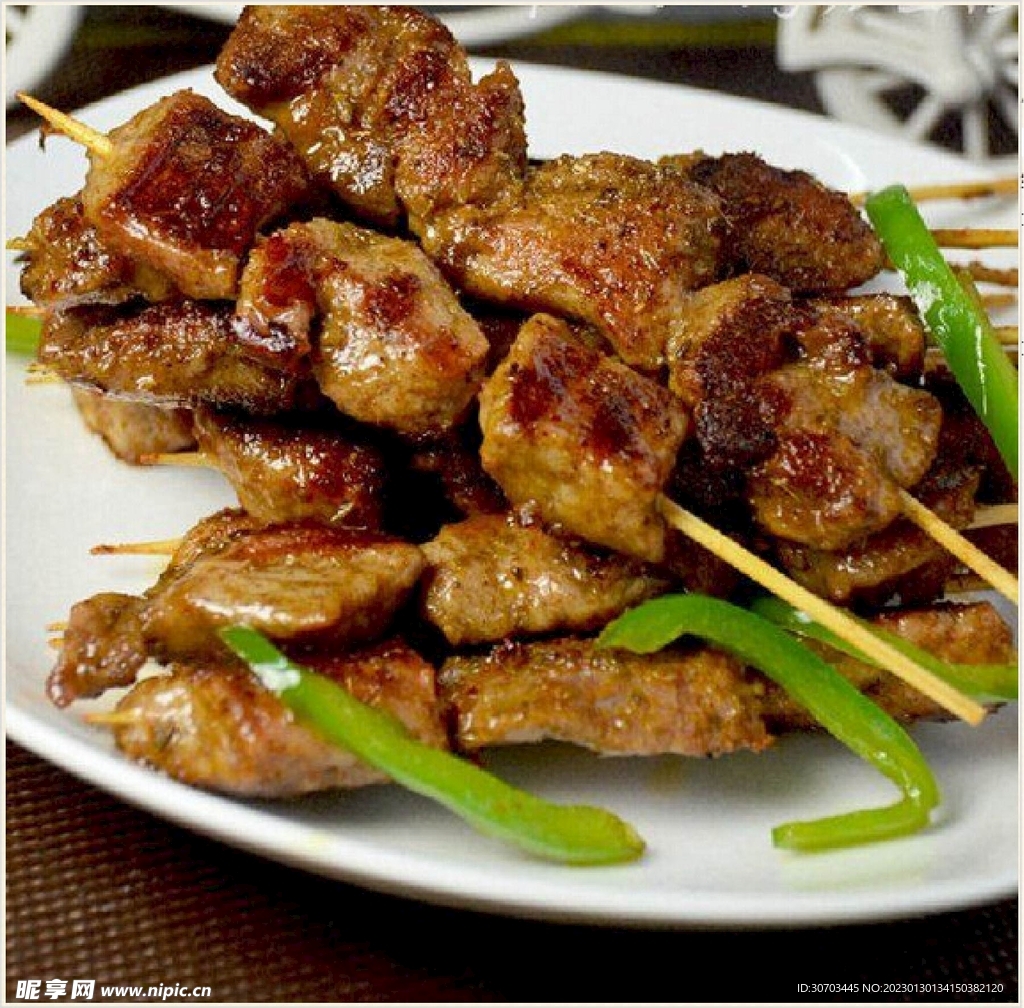 盘子上的串串