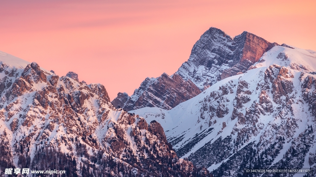 黄昏雪山图