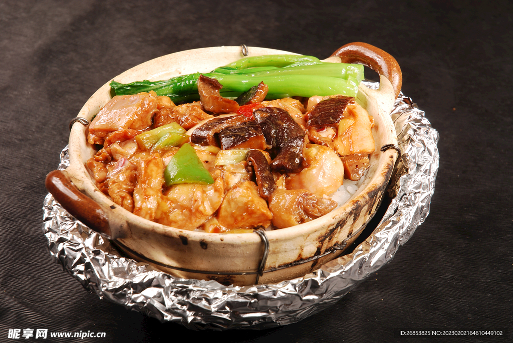 冬菇滑鸡煲仔饭
