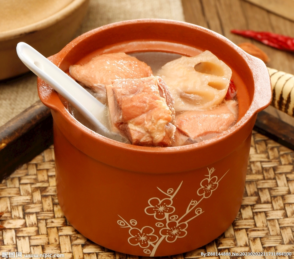 湖北莲藕排骨汤的正宗做法，从选材到制作详细讲解，藕粉汤浓味鲜 - 哔哩哔哩