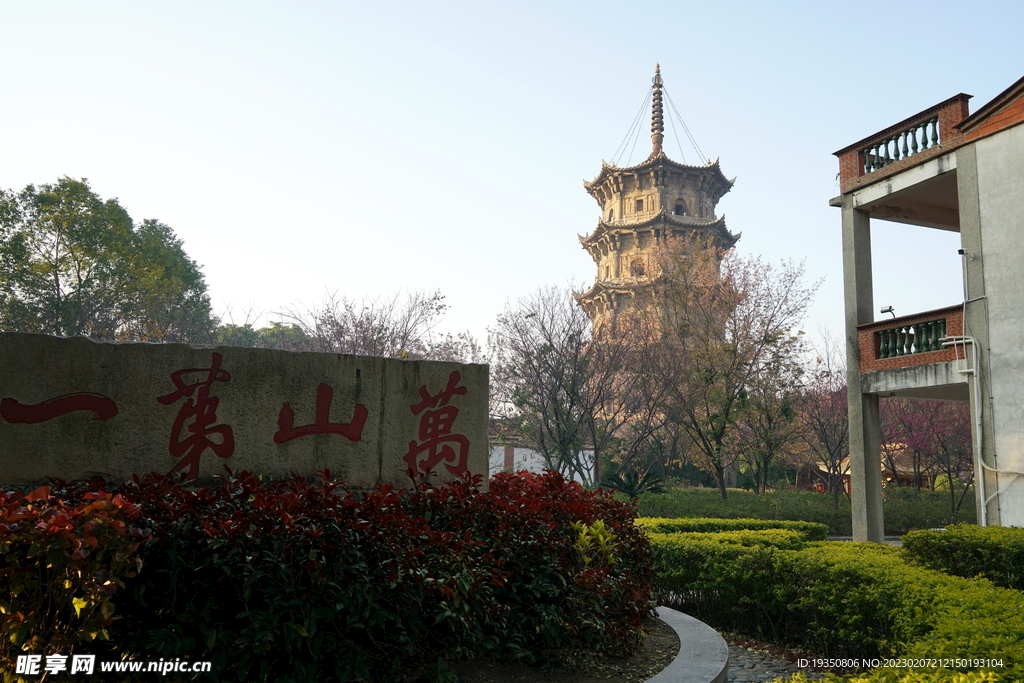 泉州开元寺双塔之西塔景色