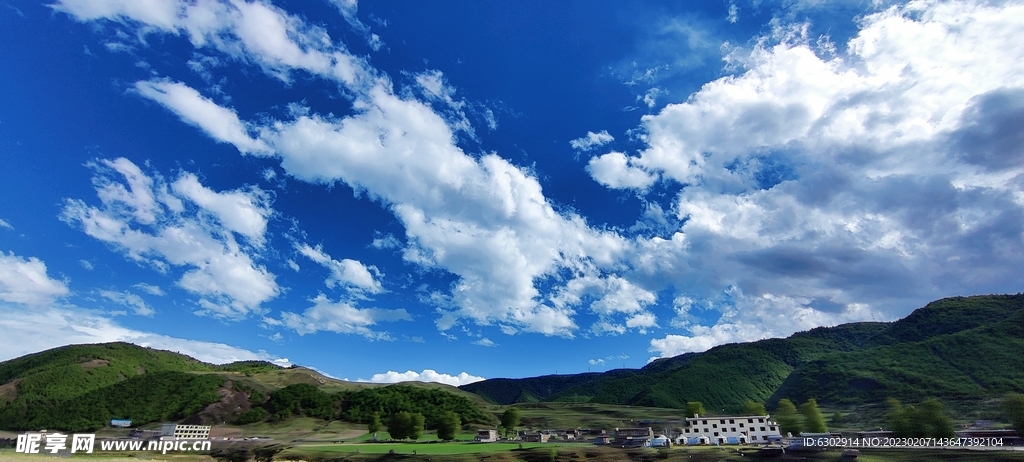 天空蓝天白去 高原 山脉高山