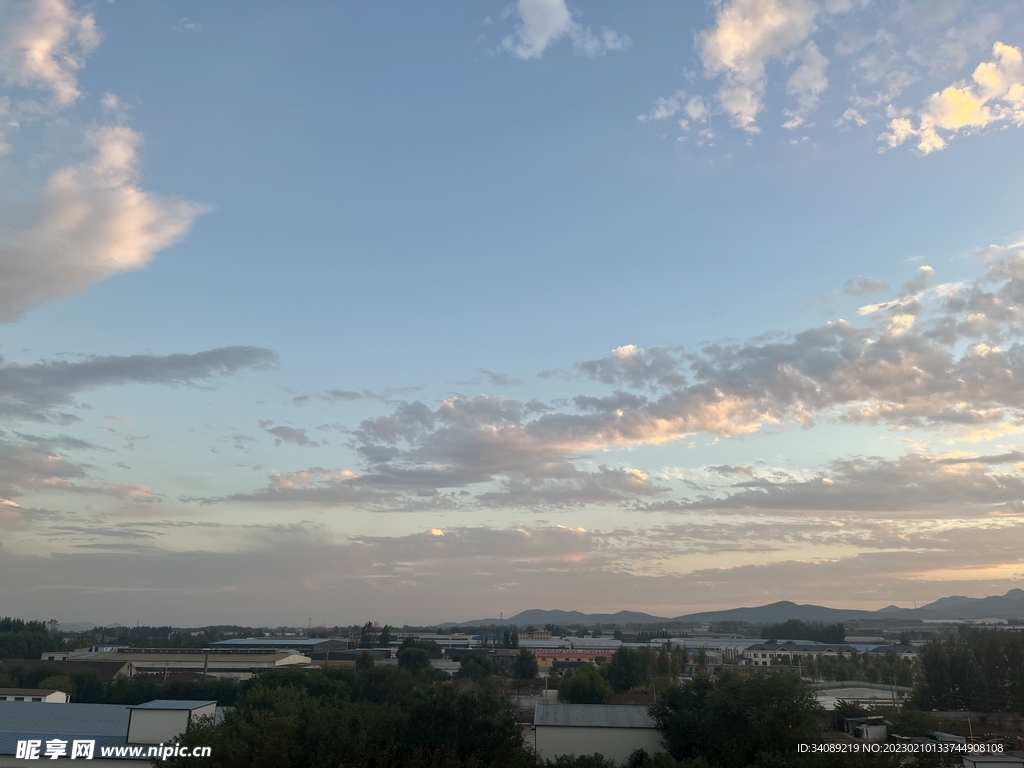 城市一角的天空