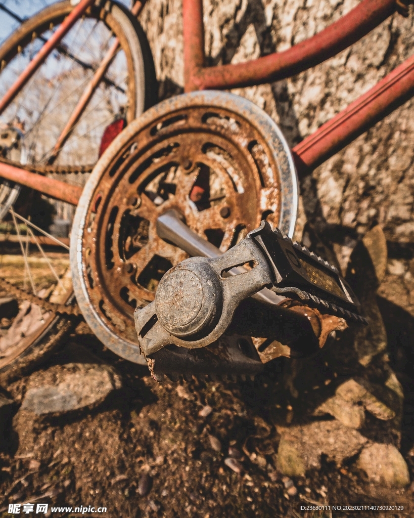 破旧自行车