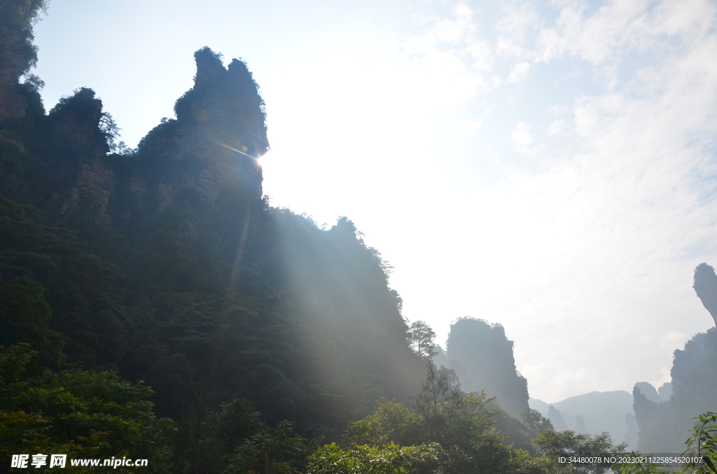 日出山景