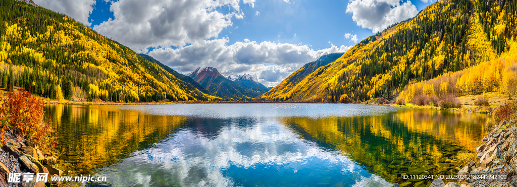 蓝天白云湖光山色全景