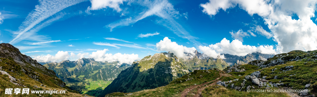 白云群山自然风光全景