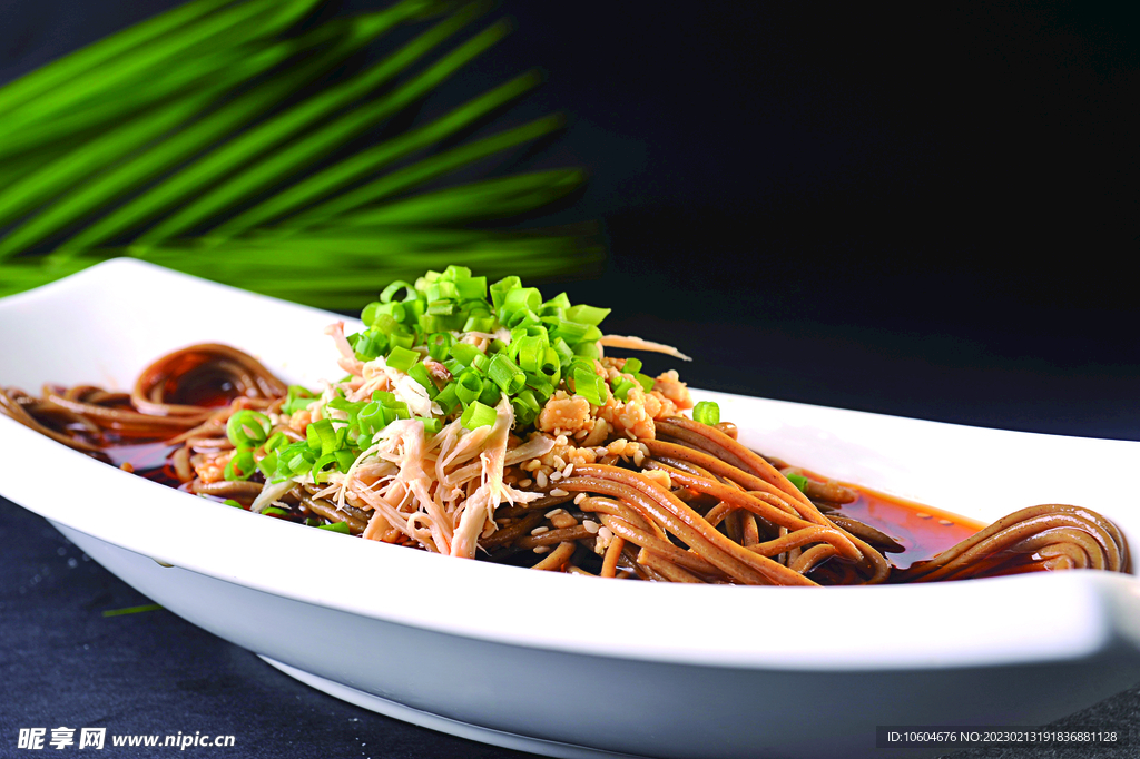 风味鸡丝荞面