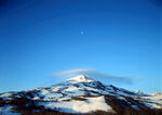月光下的雪山景观