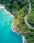 海边沿海公路俯拍图