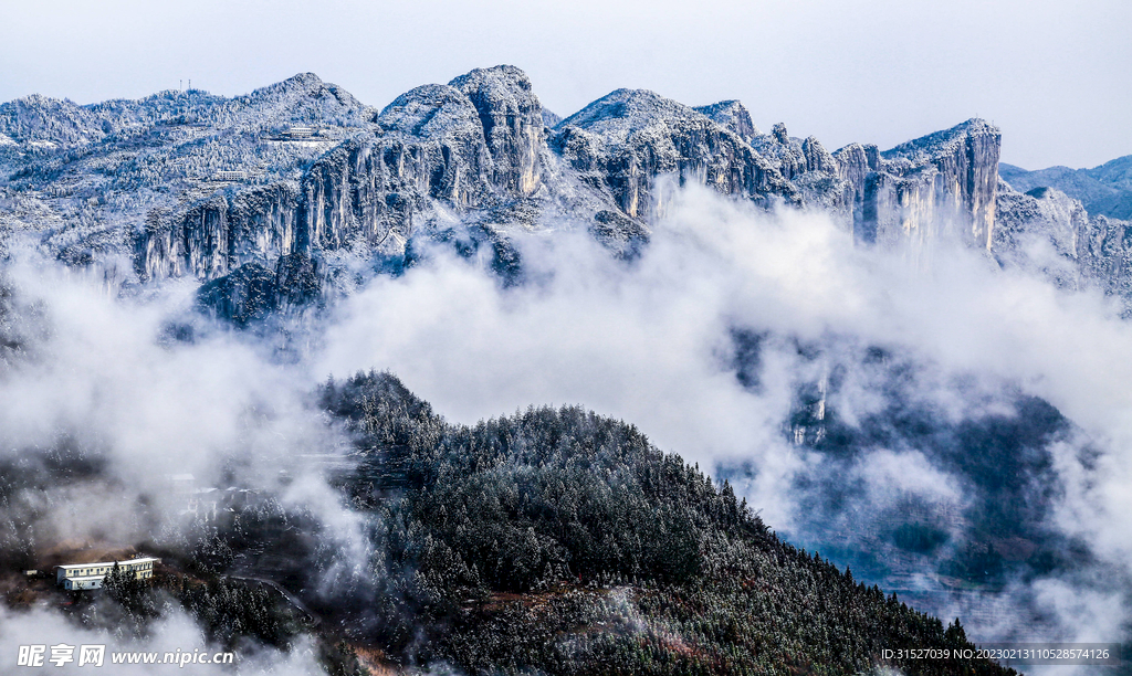 被覆盖的高山