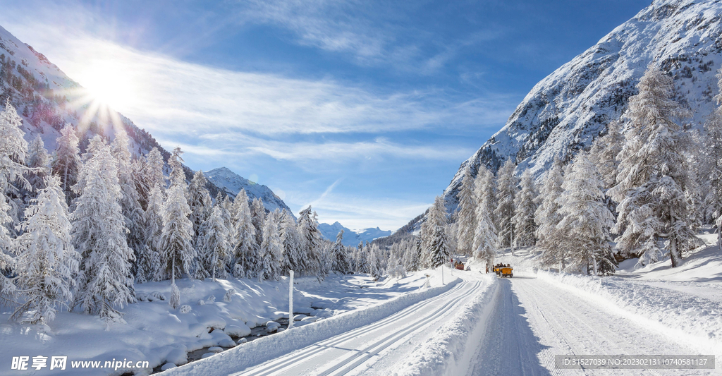 公路雪景