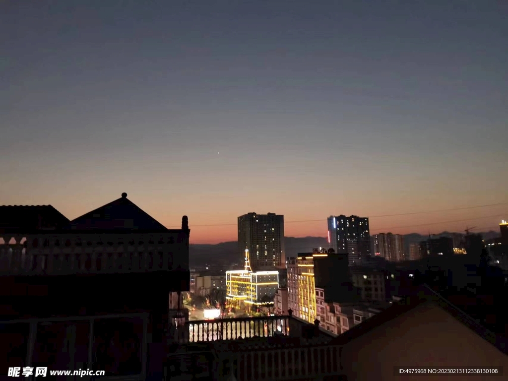 咸丰夜景一角