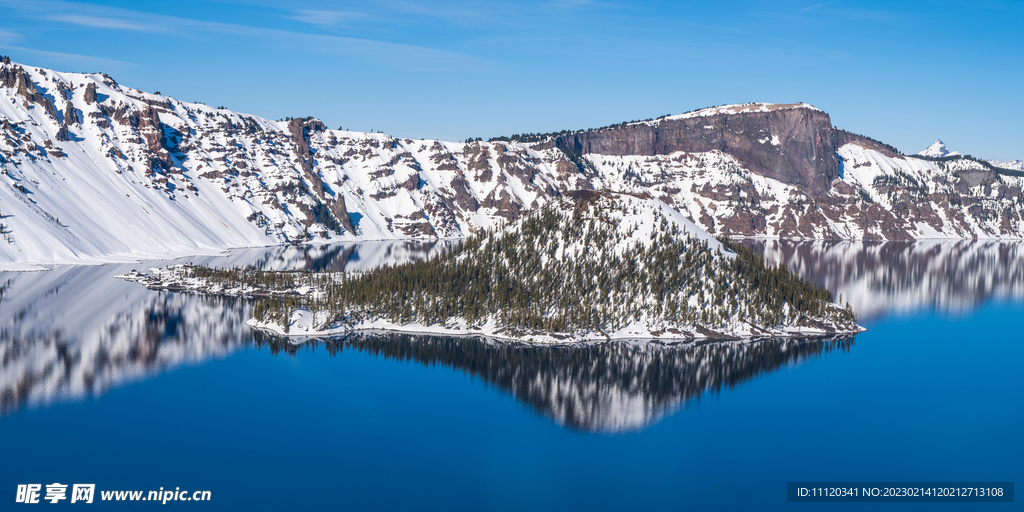 火山口湖国家公园雪景风光