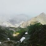 氤氲山间峡谷自然风光摄影