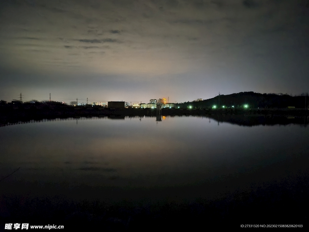 湖边夜景