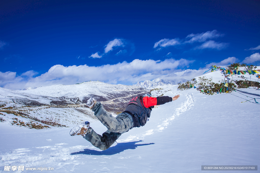 雪山飞舞