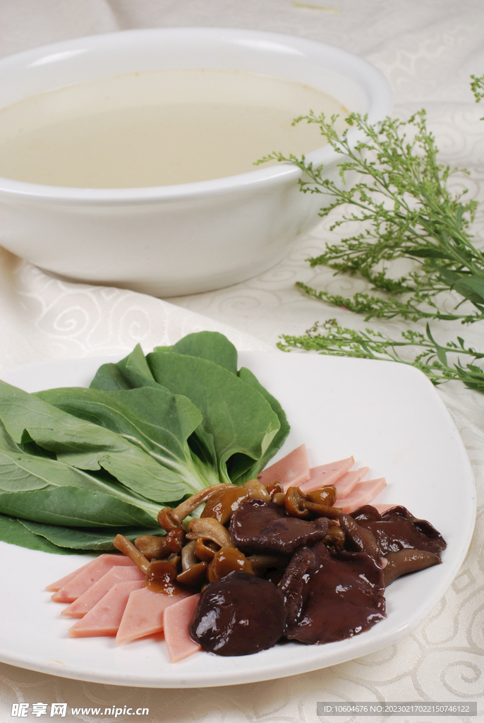 美味菌子汤