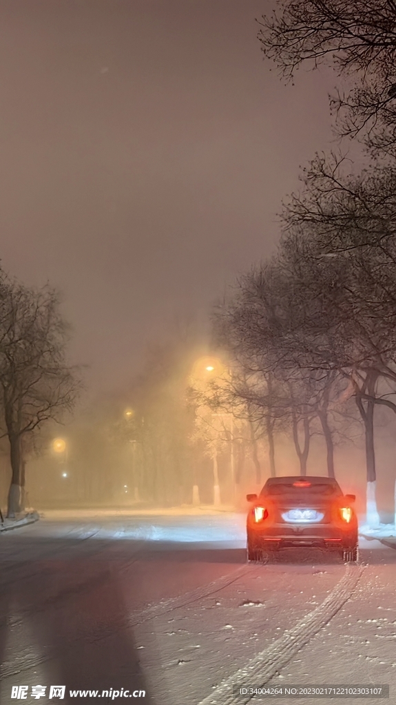 夜晚雪景