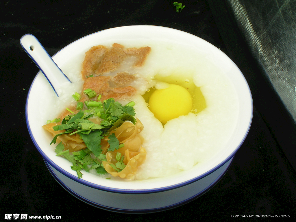 窝蛋牛肉粥