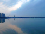 阴天湖泊风景