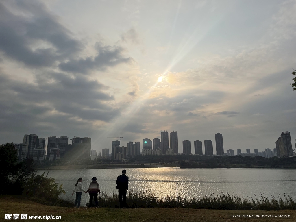 江边美景