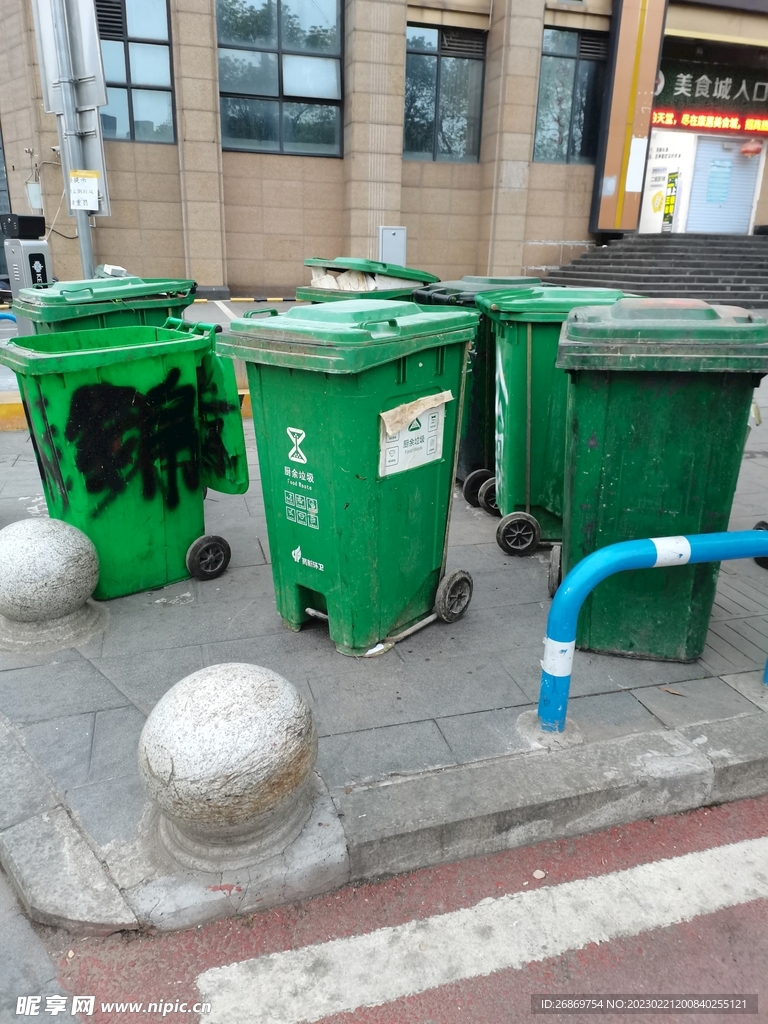 垃圾桶