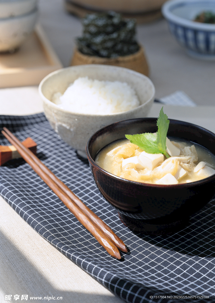 居家餐桌美食豆腐汤