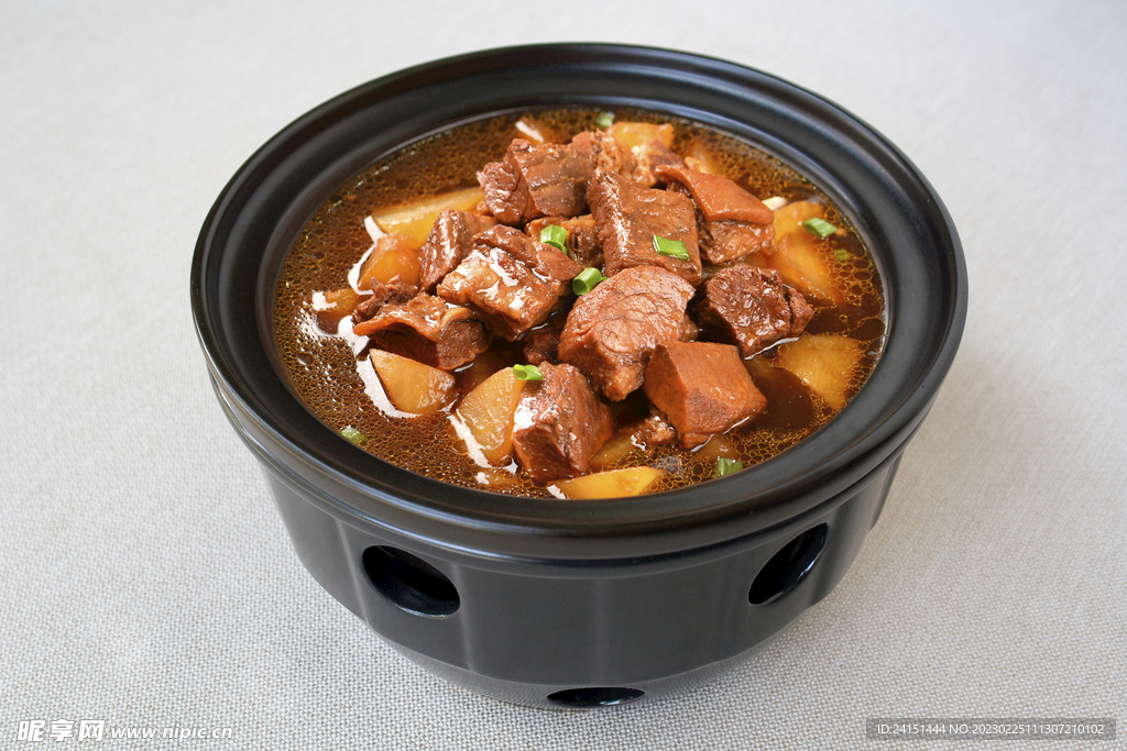 土豆炖牛肉煲