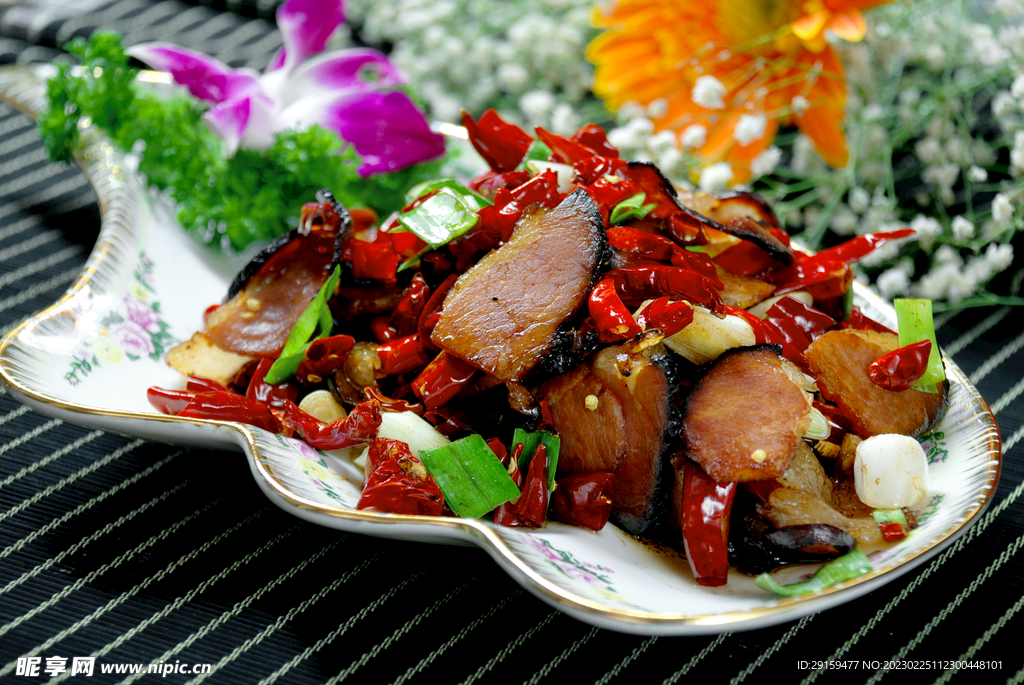 大蒜干椒炒腊肉