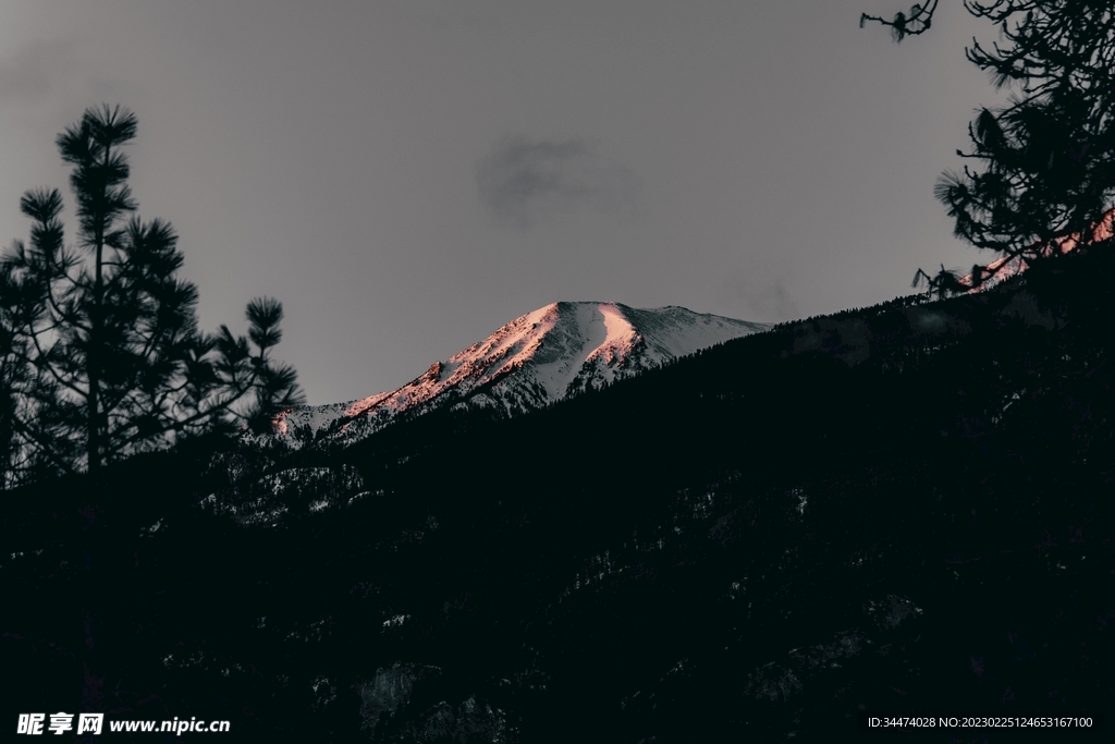 雪山图