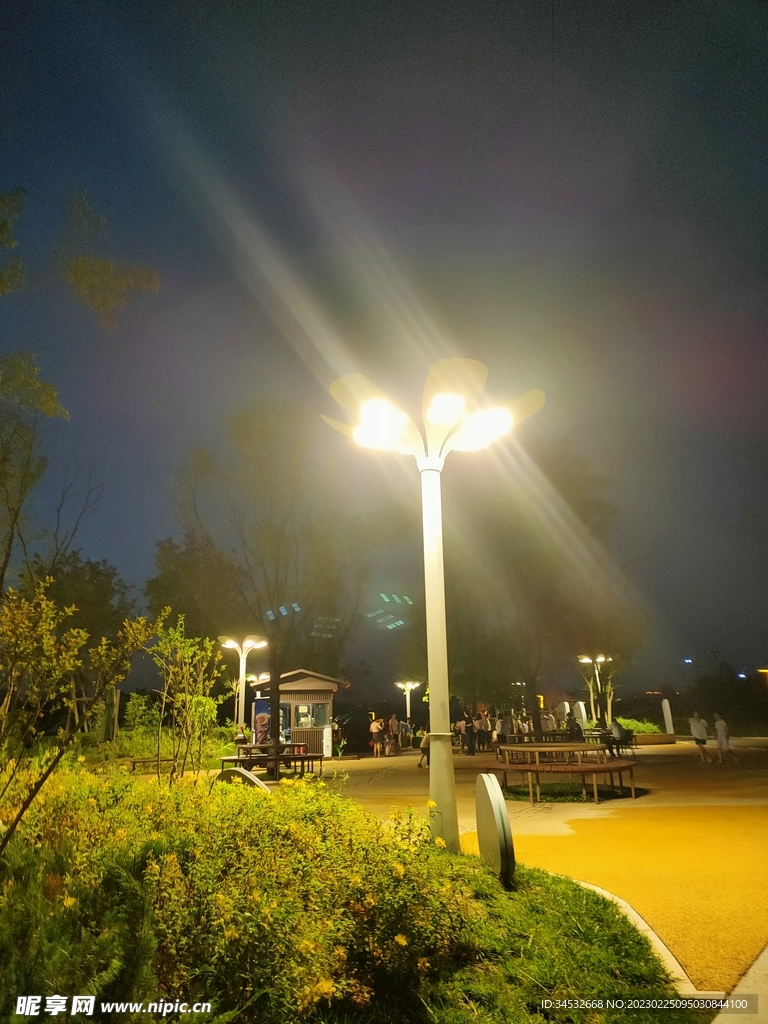 夜晚路灯